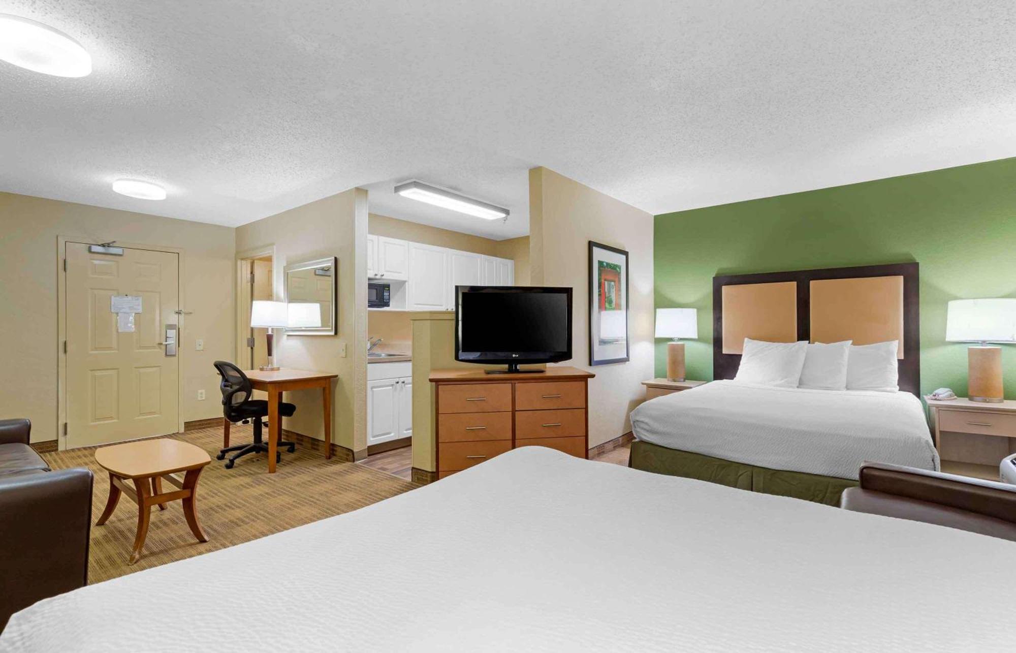 Hotel Extended America - - Staples